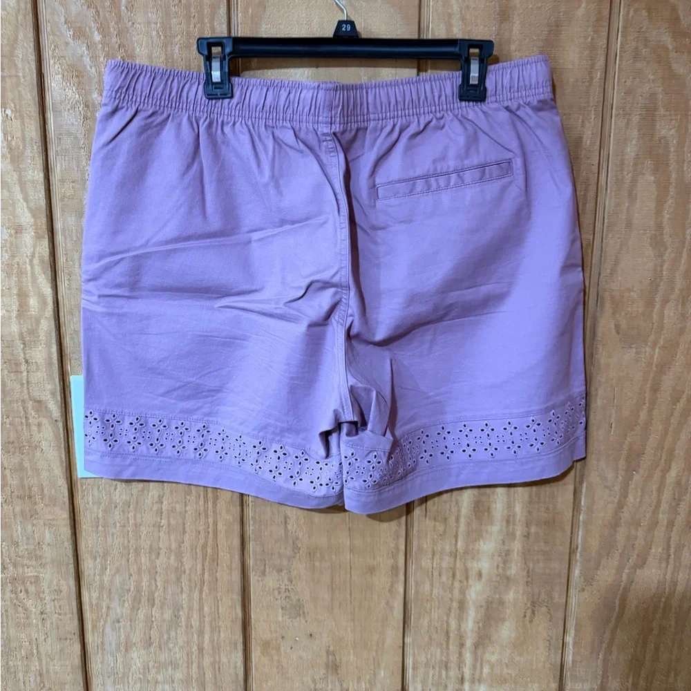 Old Navy Eyelet-Hem Twill Shorts (7 Inch Inseam)